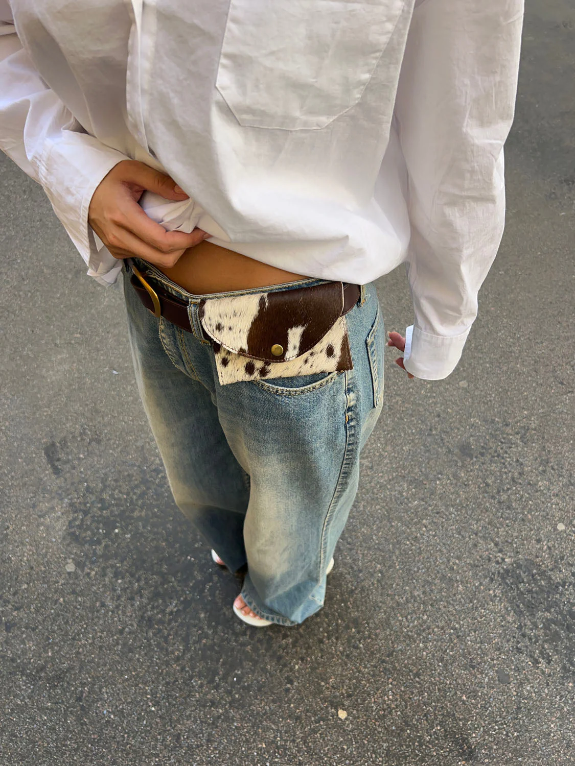 Nuvia cowhide purse with button – Brown/black/white