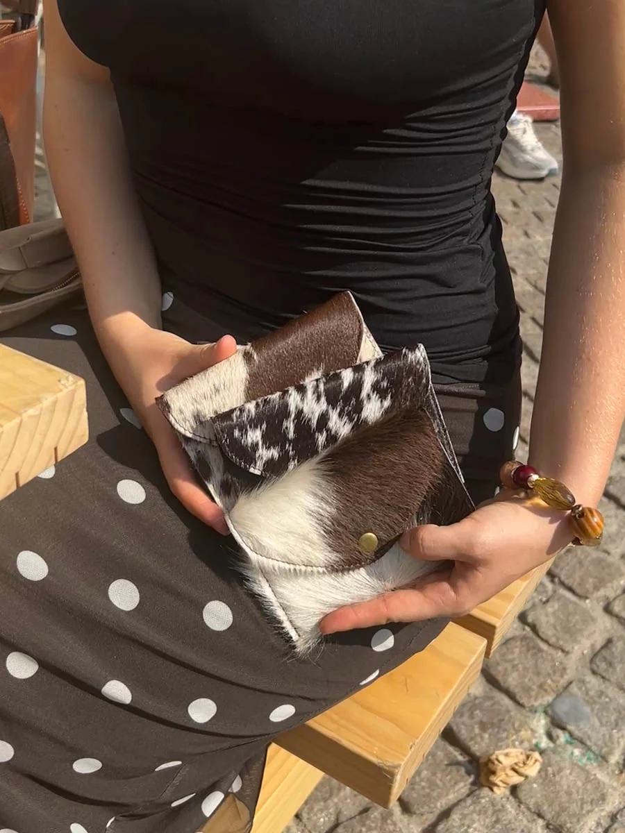 Nuvia cowhide purse with button – Brown/black/white