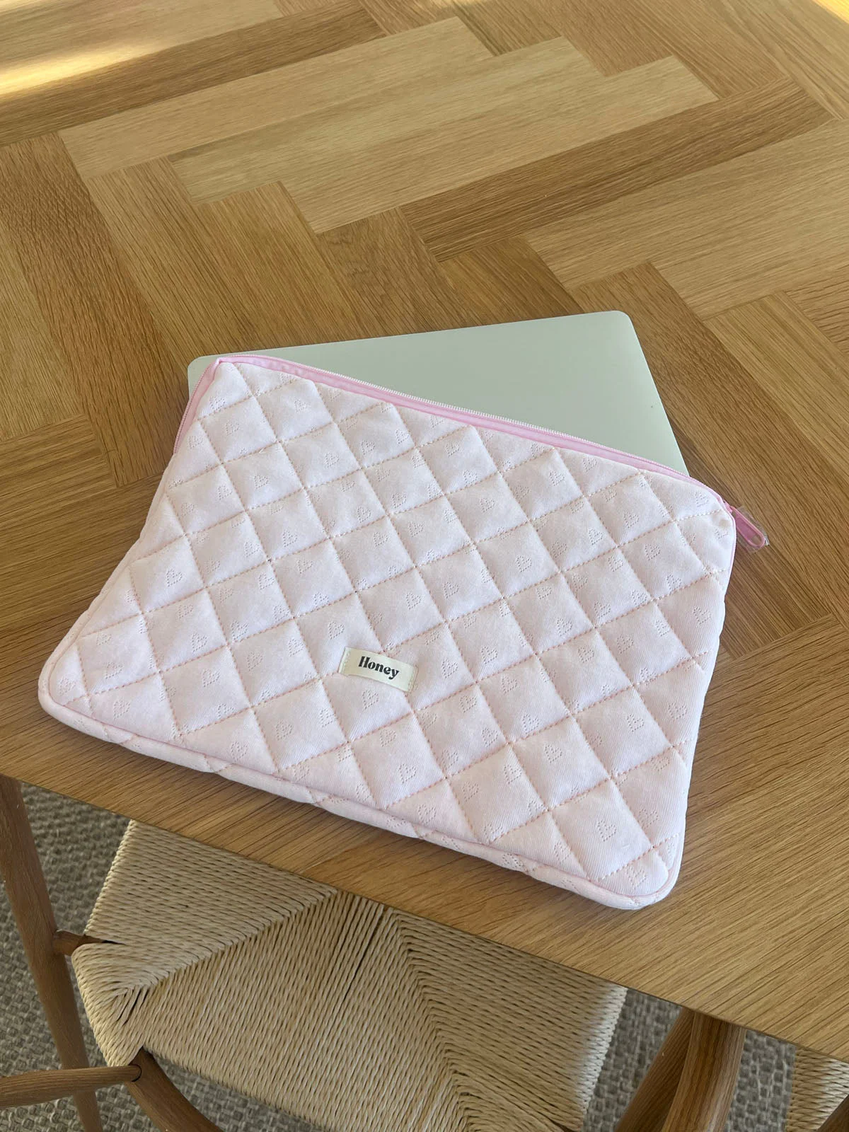 Honey computer sleeve - Pink with embroidered hearts