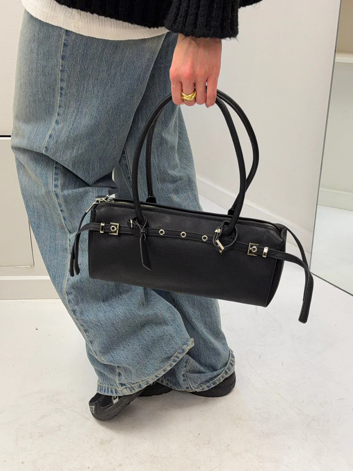 Bobby handbag with metal buttons - Black