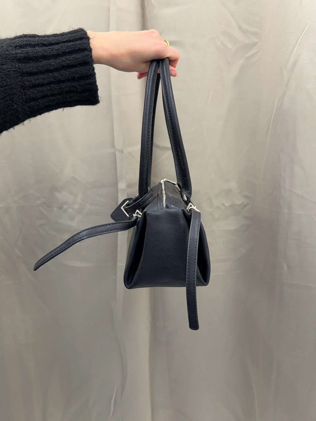Bobby handbag with metal buttons - Black