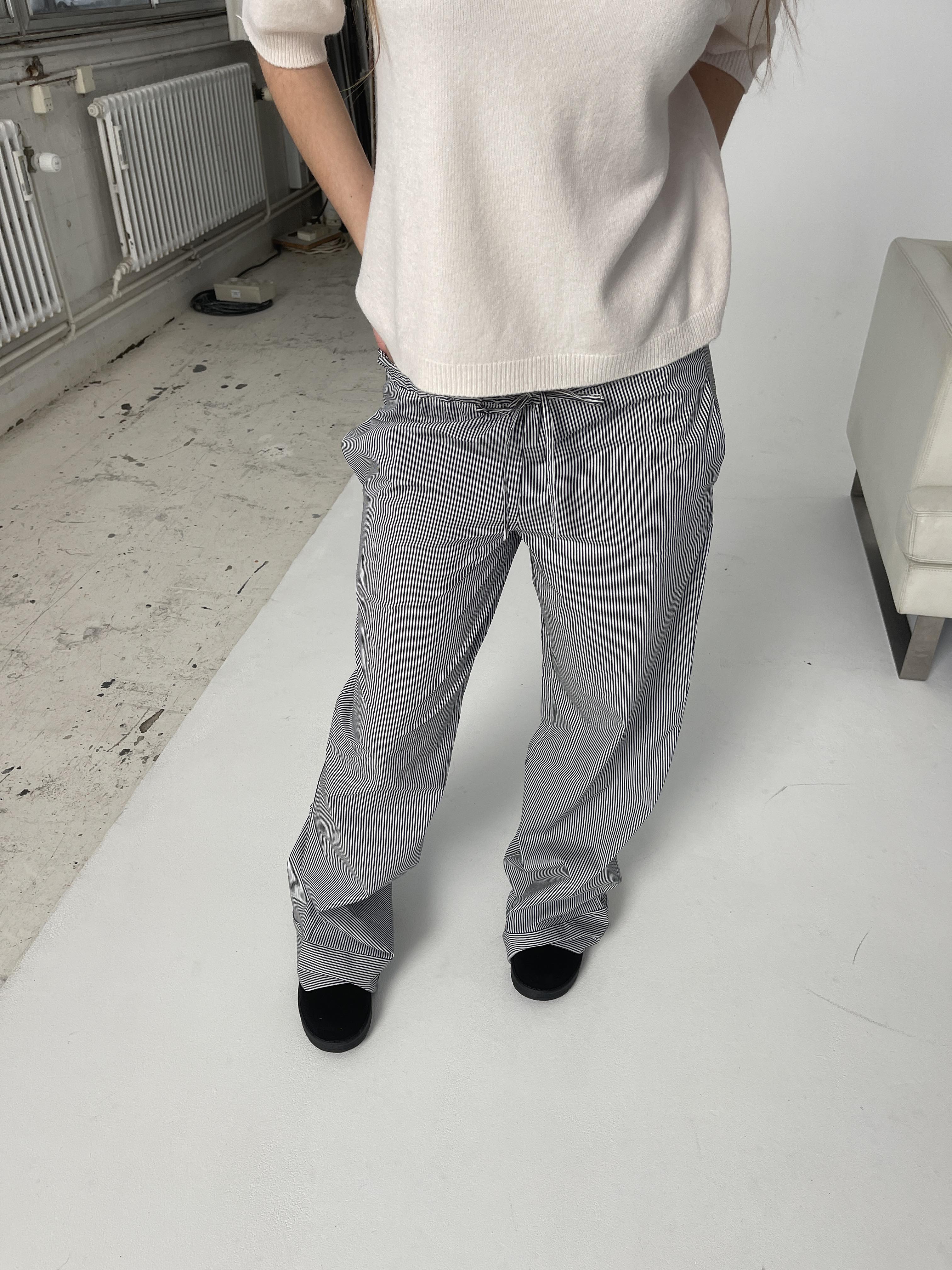 Adina low-waisted pants with stripes - Black
