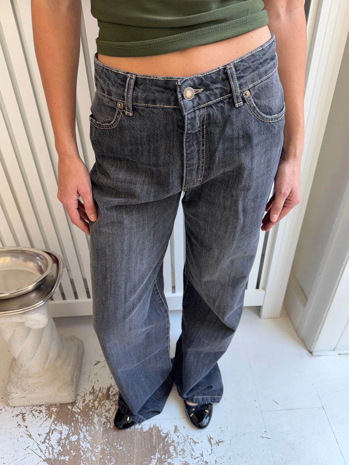 Alaia low-waisted jeans with lightning detail - Grey denim