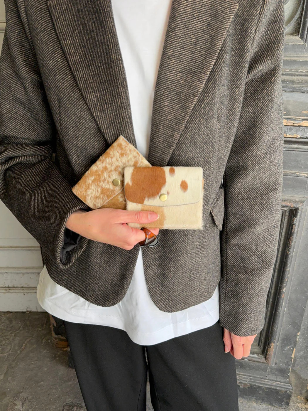 Elva cowhide wallet with zipper and button - Caramel