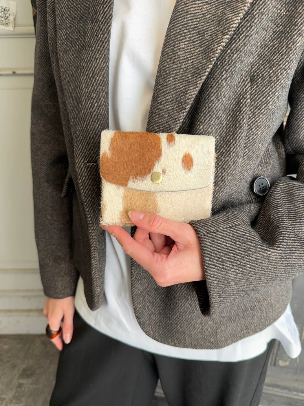Elva cowhide wallet with zipper and button - Caramel