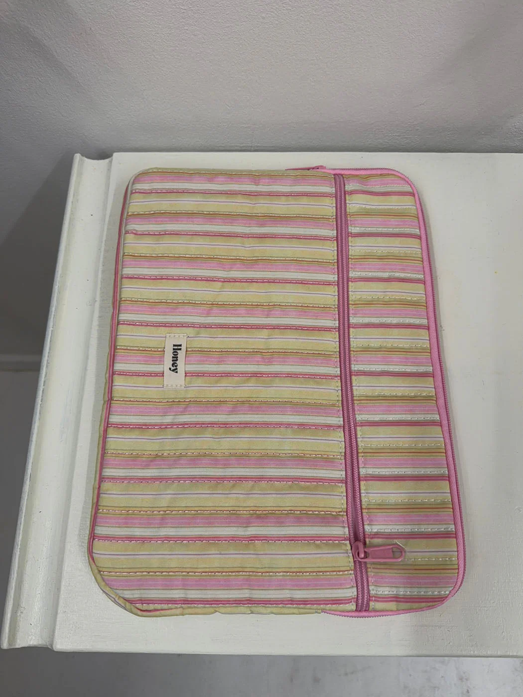 Honey computer sleeve - Pink med lyse gule striber