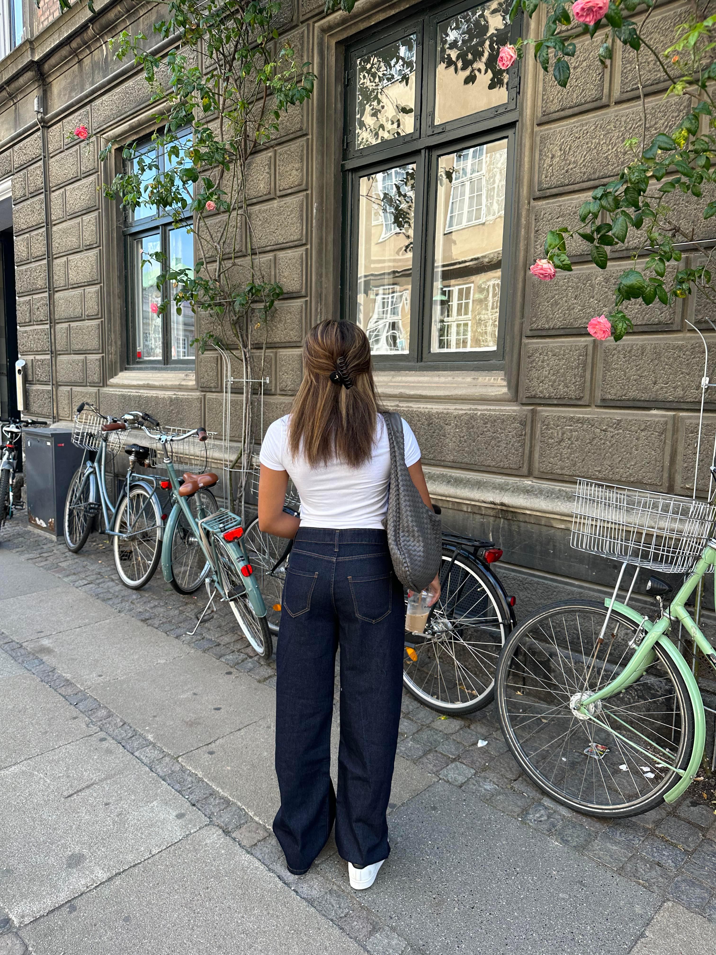 Anemon oversized dark denim jeans