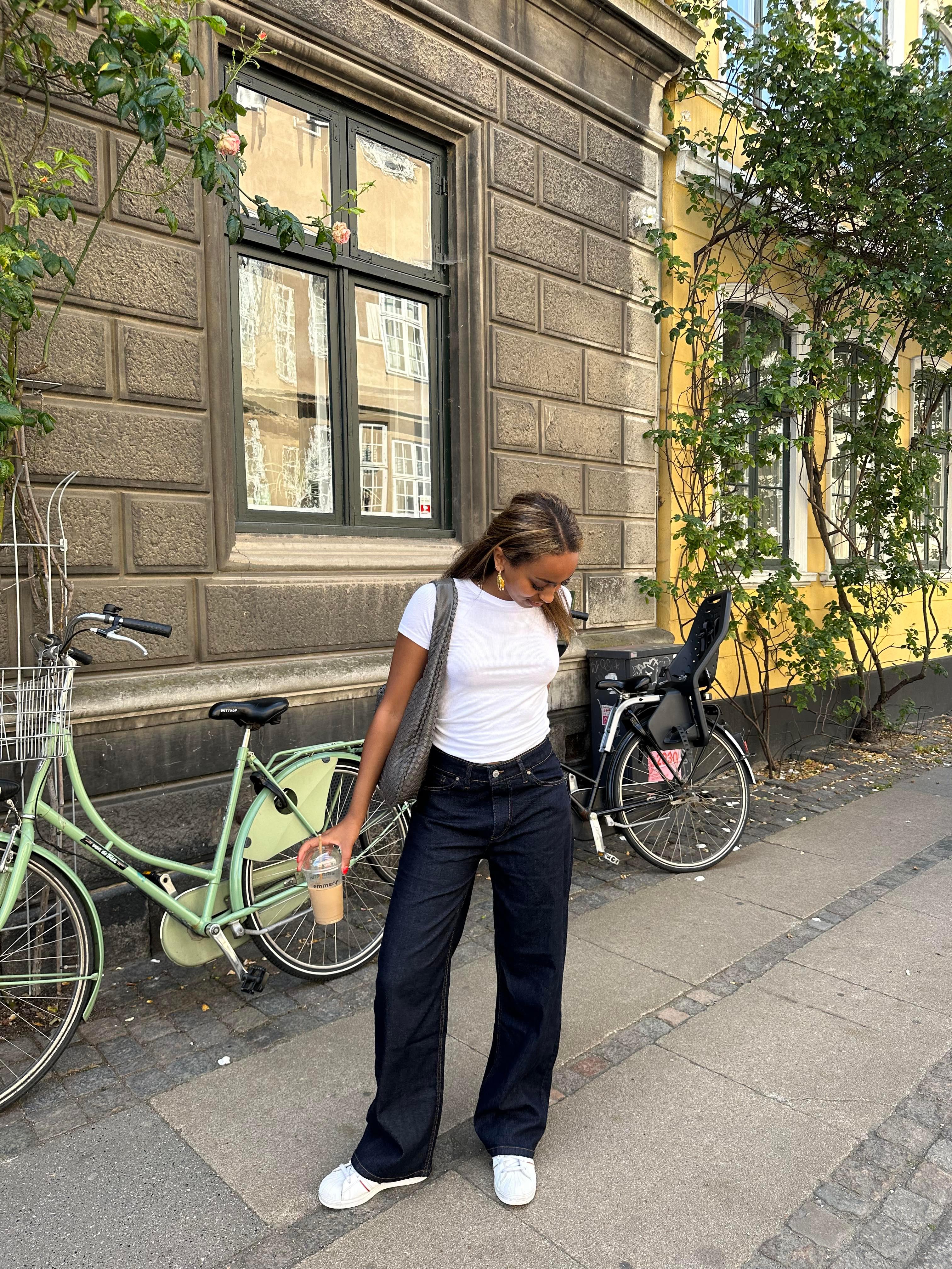 Anemon oversized dark denim jeans