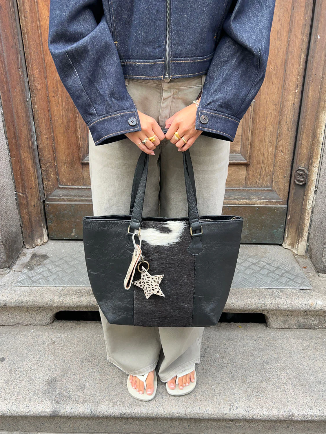 Aurum bag in cowhide - Black 3 Aurum bag in cowhide - Black