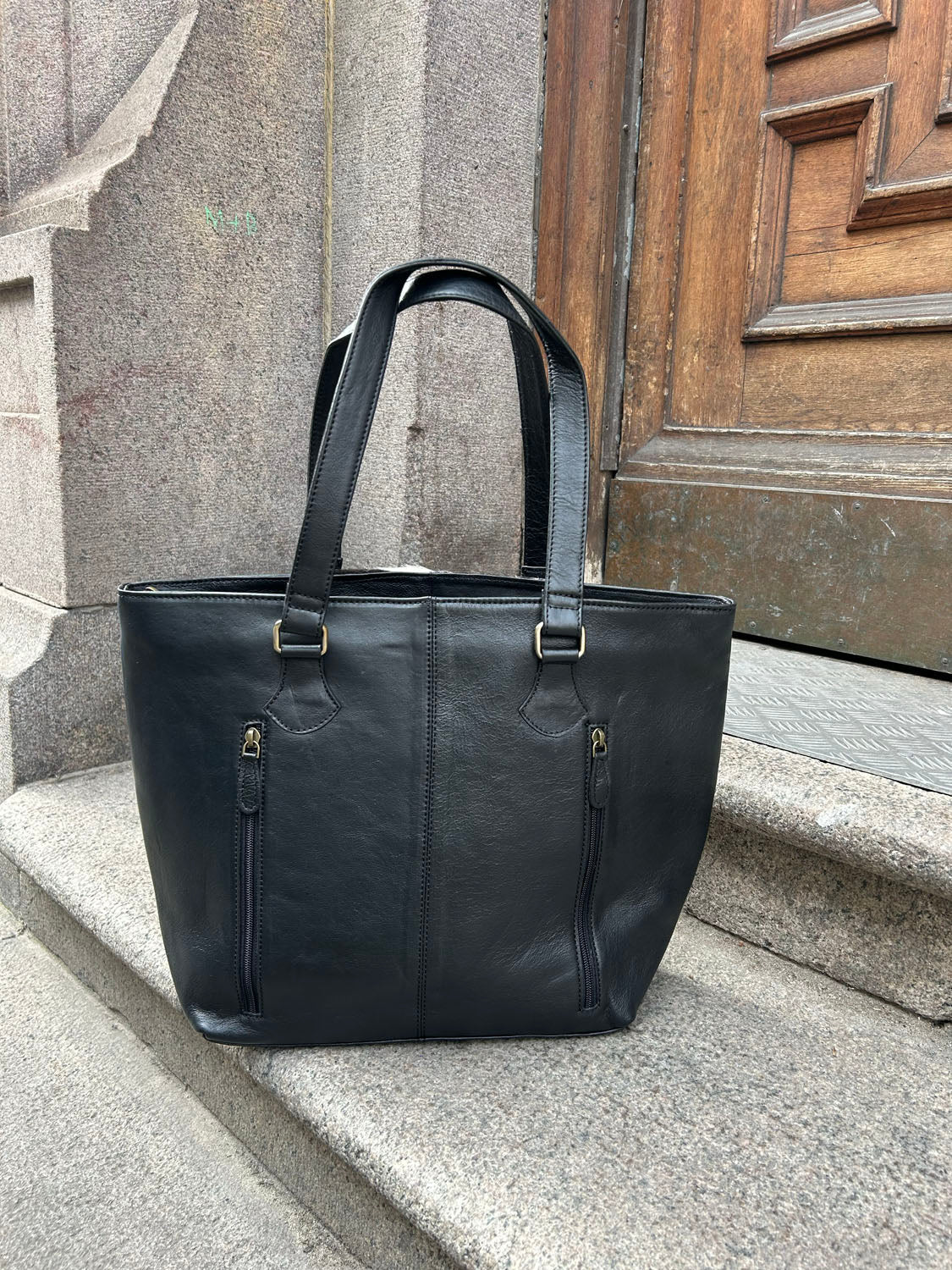 Aurum bag in cowhide - Black 4 Aurum bag in cowhide - Black