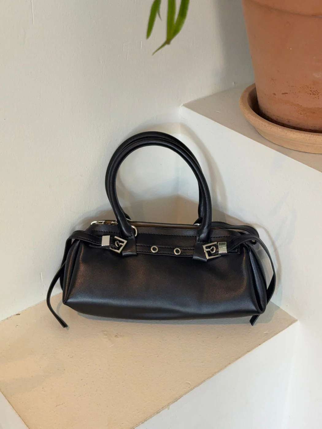 Ines handbag with buckle - Black