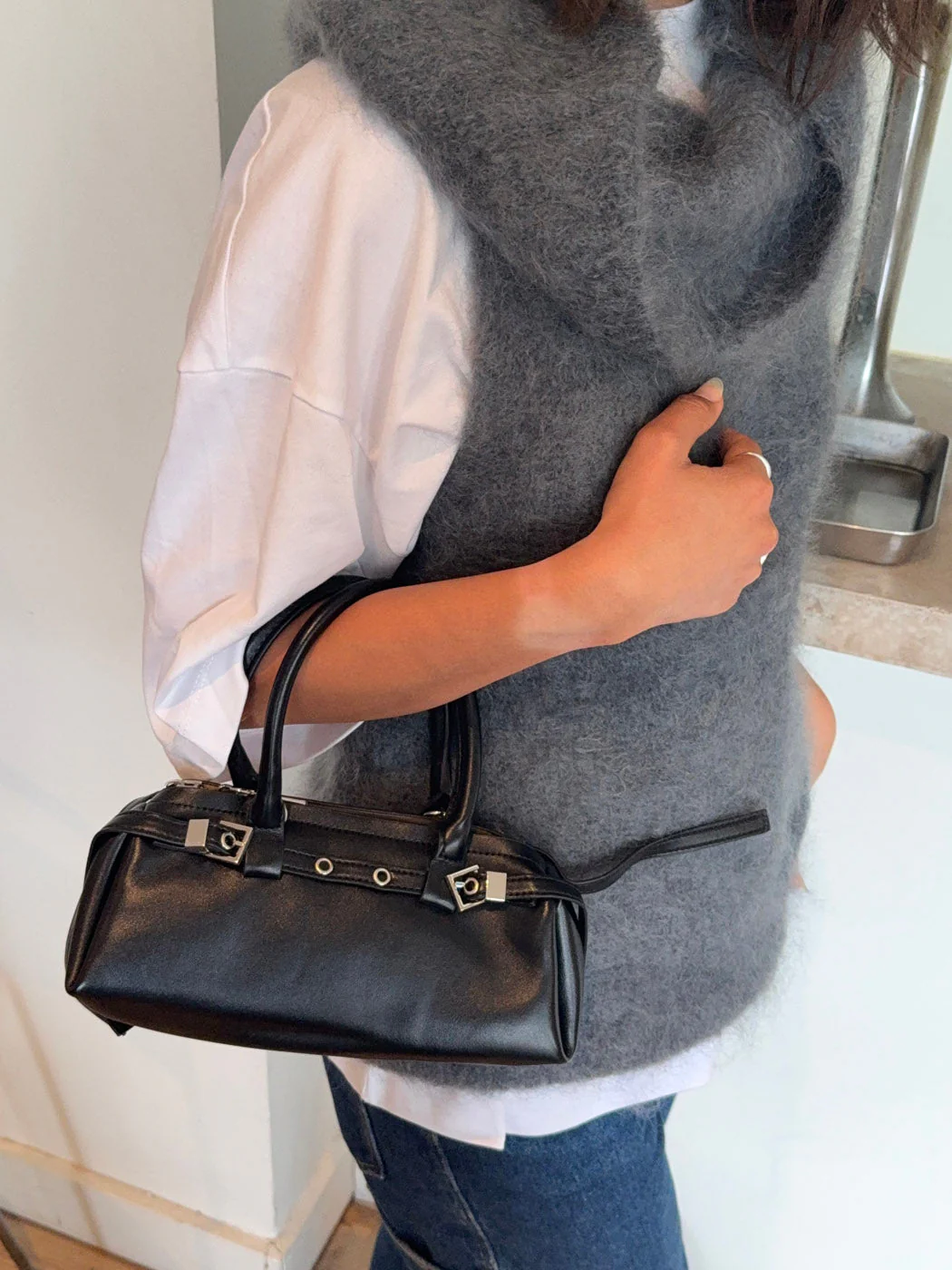 Ines handbag with buckle - Black