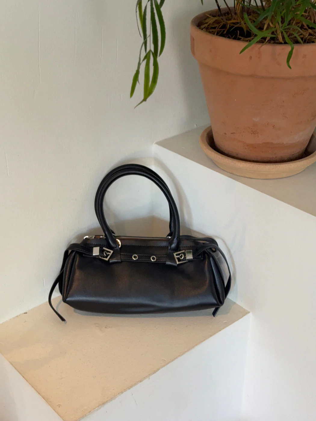 Ines handbag with buckle - Black