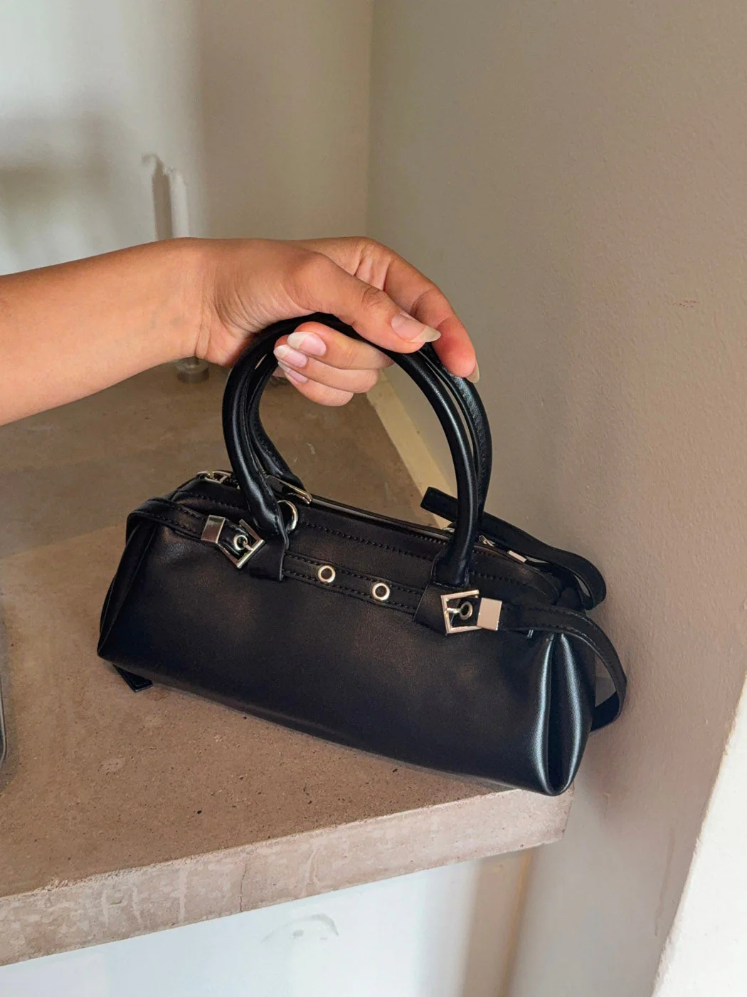 Ines handbag with buckle - Black