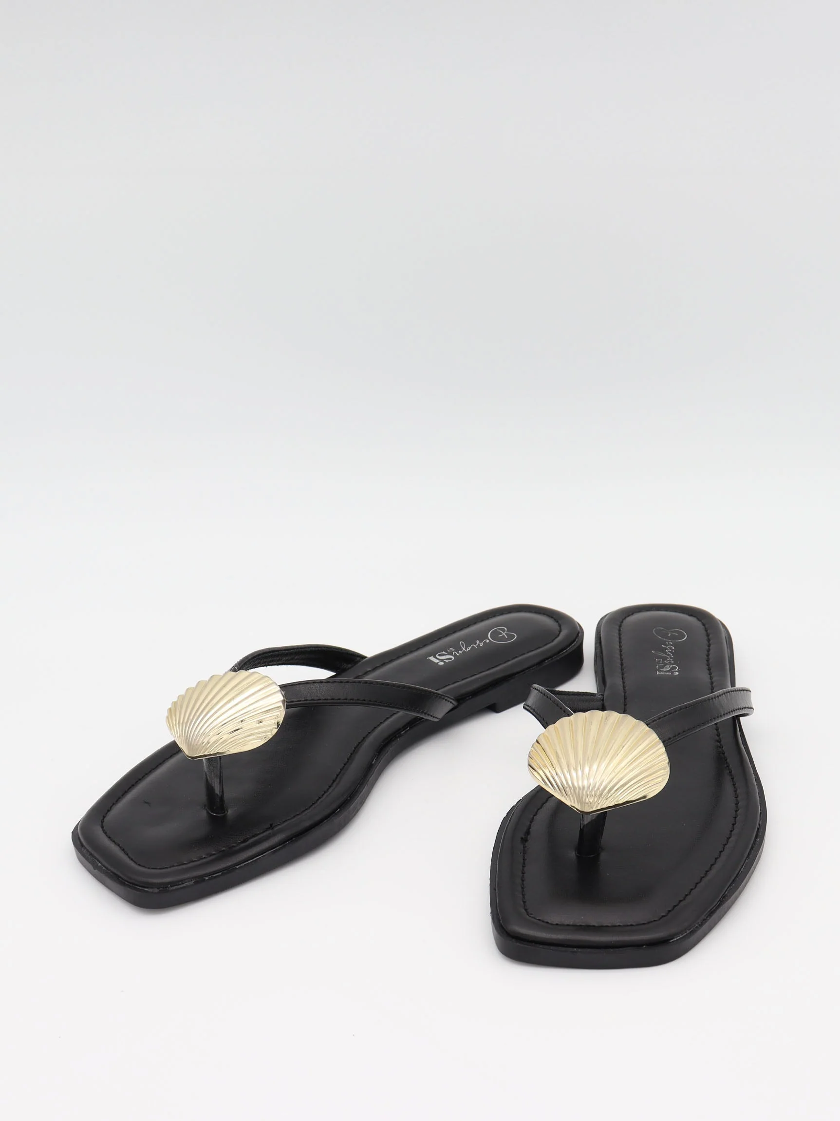 Trina sandals with shell detail – Black/gold