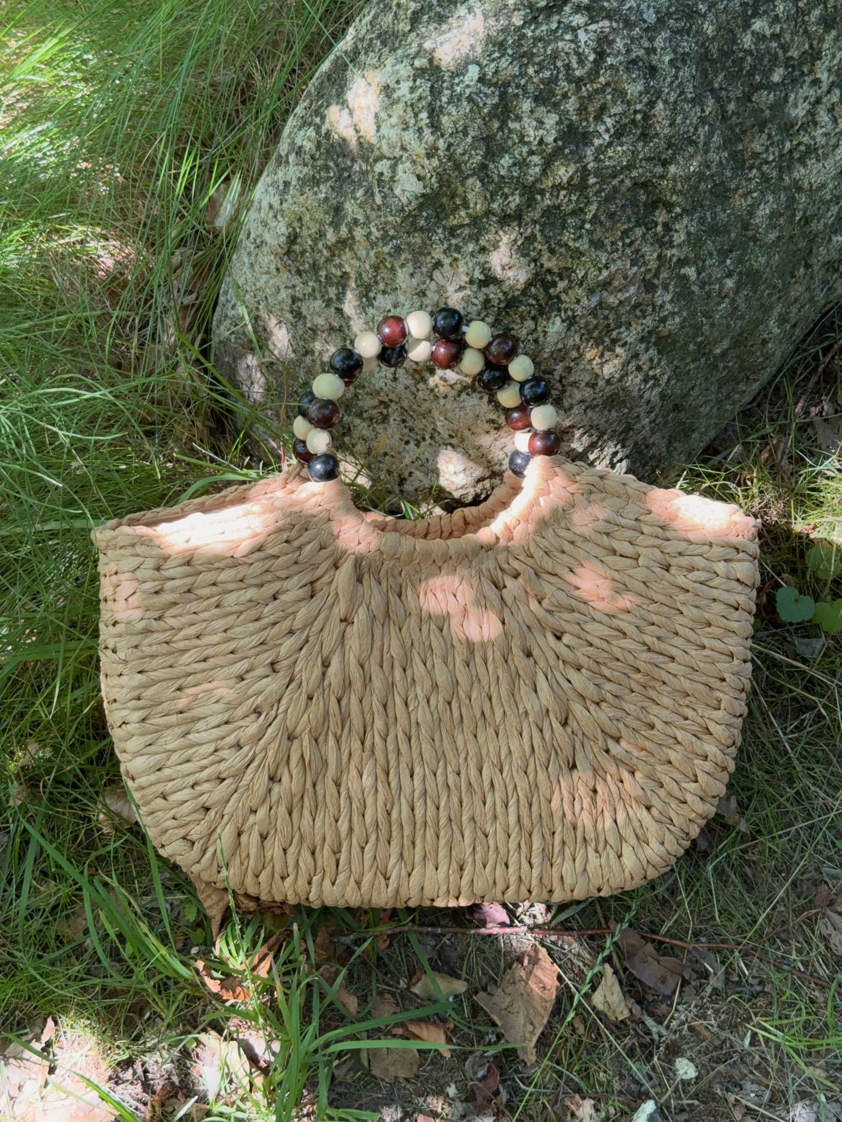 Trissino woven bag with beaded handle – Beige/black